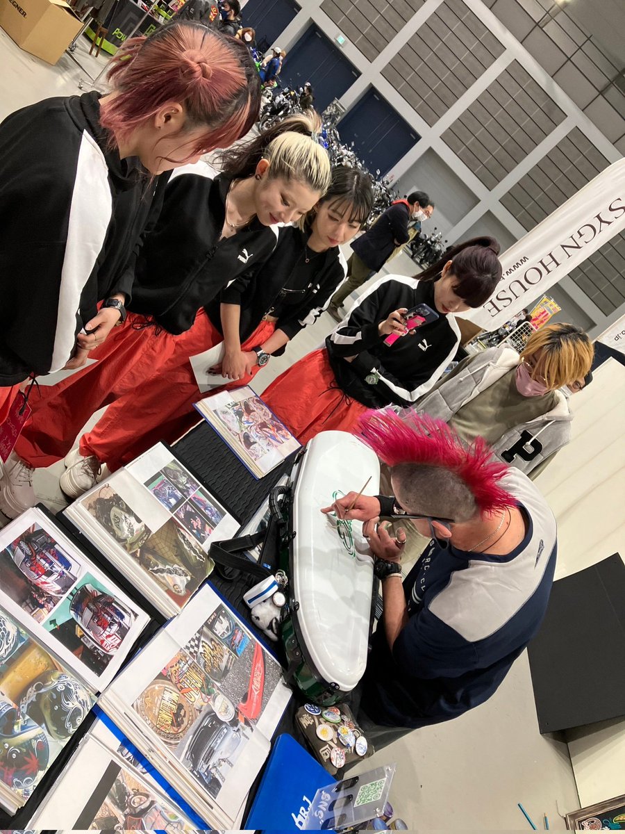 minmichan777's tweet photo. 東北初上陸のMOSの皆さんから、バイクフェスタMCのお礼として特別にサインを頂きました!
しかもオーソンのバインダーに!
素敵なショーをありがとう❗
また来てね♬
#mos
#ブラダン
#ネオ吹奏楽
#バイクフェスタ2023
#ジョジョ
#S市杜王町
#OWSON https://t.co/8WdFAfJFgn