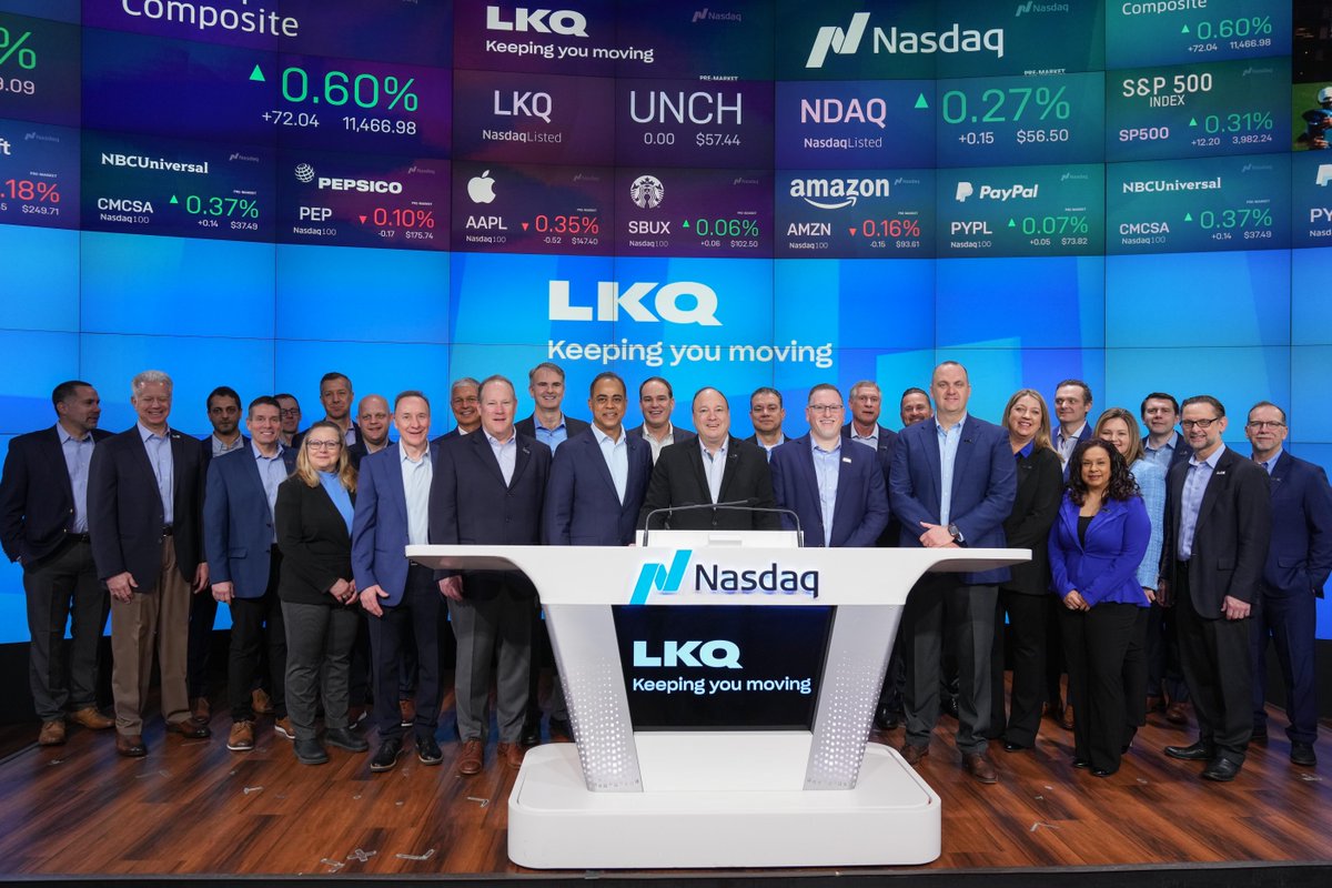 NasdaqExchange's tweet photo. .@LKQCorp is ringing in their 2️⃣5️⃣th anniversary at the @NasdaqExchange Opening Bell. 🛎🎉

$LKQ is a leading provider of alternative and specialty parts to repair and accessorize automobiles and other vehicles. #NasdaqListed #LKQ25 https://t.co/ZJX19qryYh