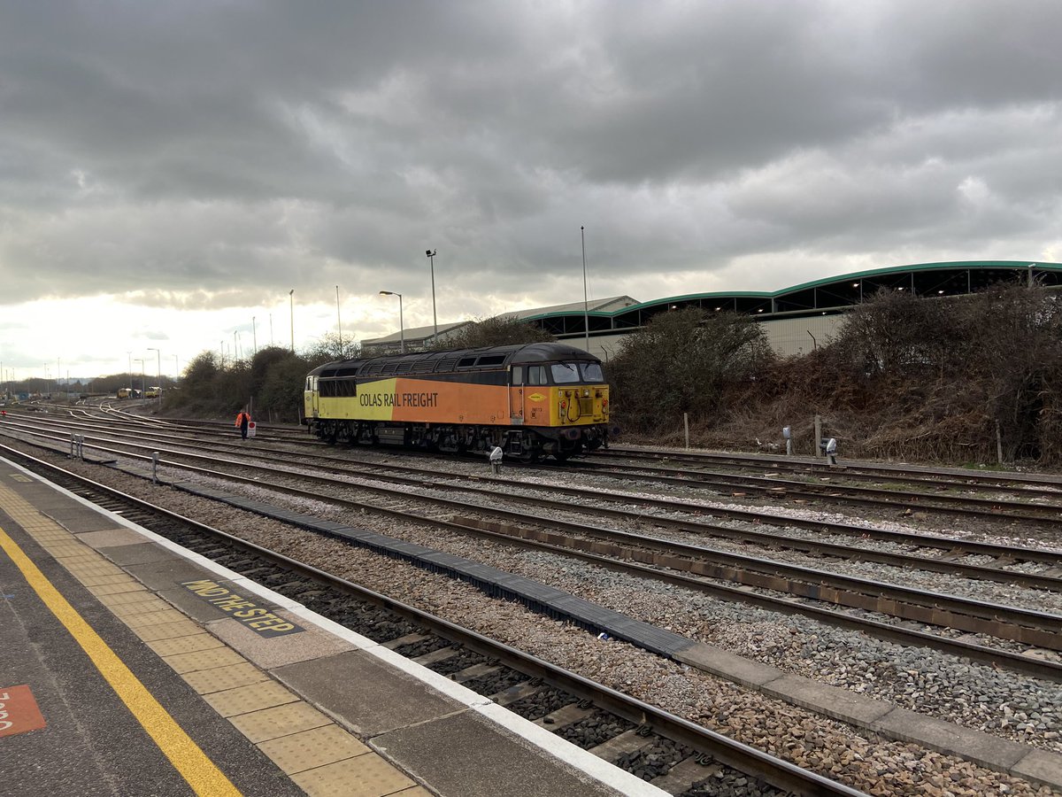 ThomasIsherwoo2's tweet image. Not long left for me as a #DispatchersOfTwitter with only today and then 2 more shifts before I head off to the classroom for guard school! Here’s a lesser spotted Class 56 headed into the up yard as I start off the late shift!