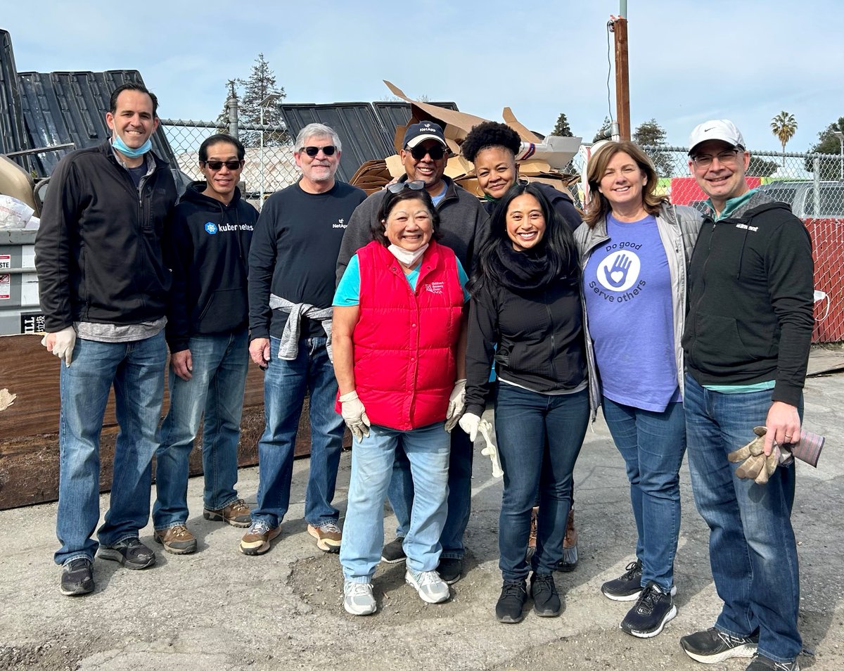 LifeAtNetApp's tweet photo. To celebrate, #BlackHistoryMonth NetAppers volunteered!

🏠 San Jose volunteers helped out at @ProjectWeHOPE
🖥️ Raleigh volunteers refurbished 225 computers for @kramdenistitute
🤎 Virtual volunteers learned about Black history &amp; culture

#LifeatNetApp #NetAppServes https://t.co/UuOEV3Ng0K