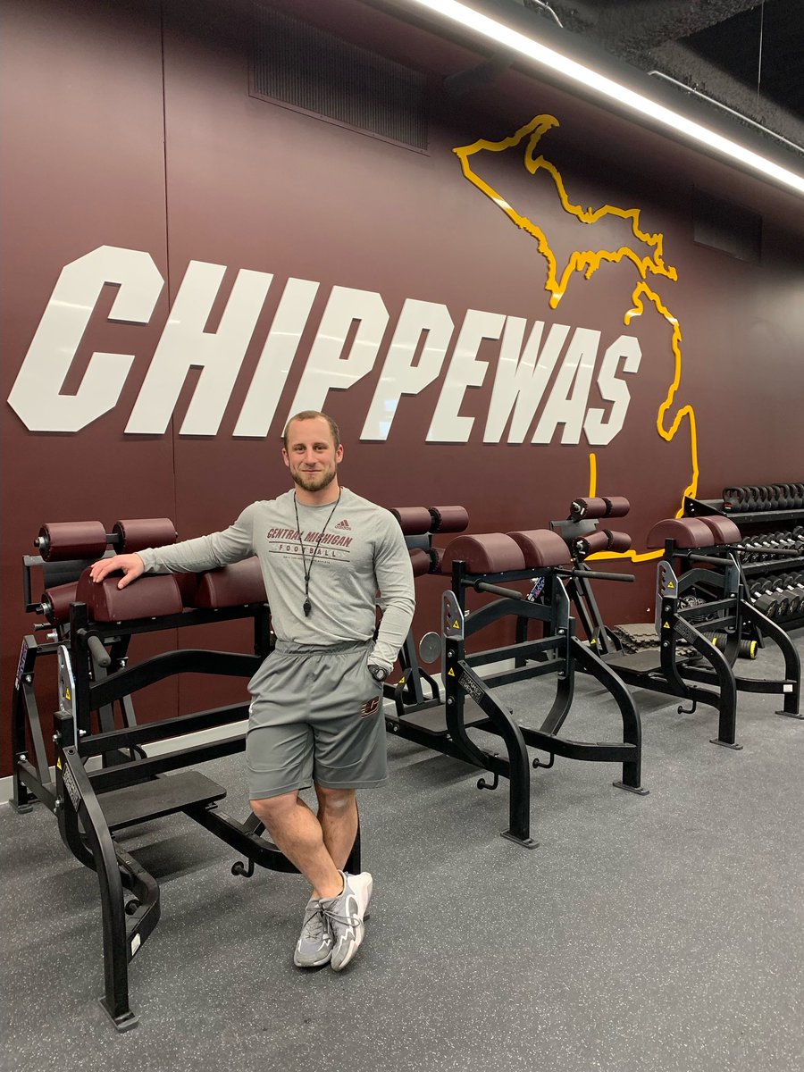 _SCFootball's tweet photo. Congratulations to Jeff Stern ‘20 who recently became the Assistant Director of Strength and Conditioning with @CMUAthletics‼️🔻

#SCGuy #WhySC https://t.co/rU6b5ZJoZf