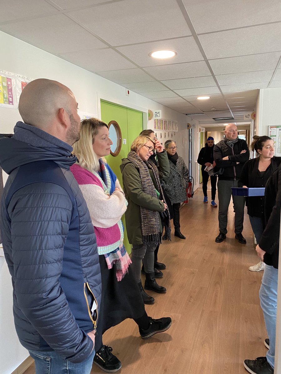 ARS_NA_DD33's tweet photo. Ravie 😀de la visite cet après-midi de l’institut médico-éducatif des papillons blancs porté par l’APEI du libournais. Merci 🙏🏻 aux équipes et à la direction générale pour leur accueil, leur sourire et leur professionnalisme au service des enfants et jeunes adultes. #ARSNA https://t.co/MqhSnkWyGB
