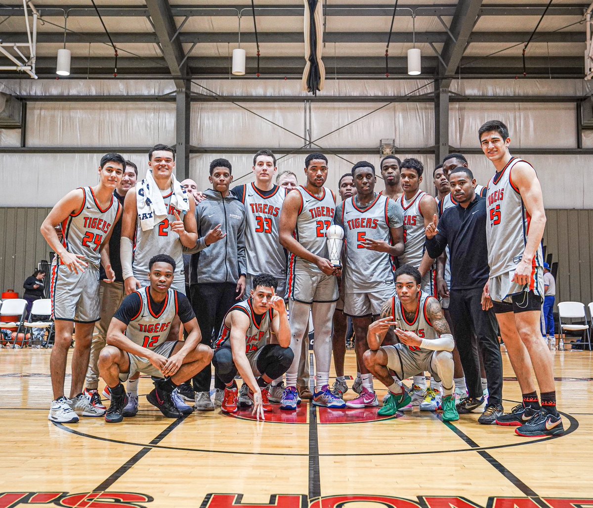 Scouting Notes from the Elite Prep League Championship, via @PointGuardEyes.

✍️: cerebrosports.substack.com/p/scouting-not…