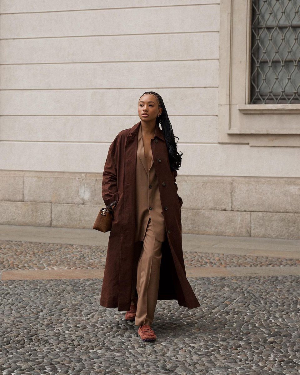 ItsVManagement's tweet photo. @TemiOtedola arriving at @Tods during Milan Fashion Week. #TodsFW23 #MFW https://t.co/P9X1ZjDJQA