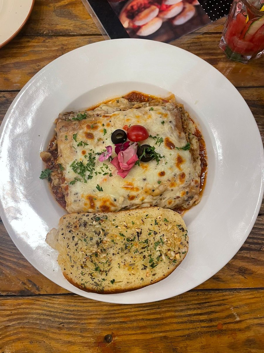 AryanJa02528226's tweet image. Most amazing lasagna you'll ever have..😙 #lasagna #freshcooking #pizzasauce