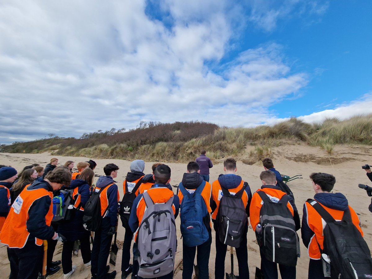 Working with Aidan from @CleanCoasts to pick out where to plant the maram grass #deis #protectourcoasts