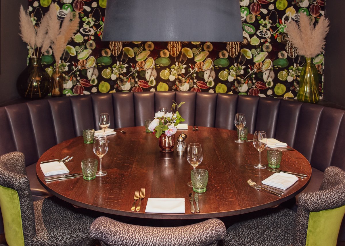 The perfect midweek dining spot...💕

Browse our seasonal menu → bit.ly/3zt7XFm
#HogarthsStoneManor #HogarthsHotel