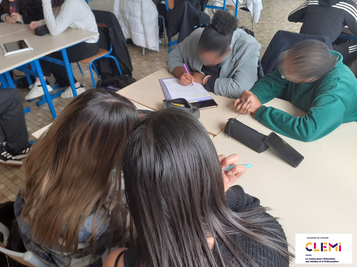 📻🥇Projet Pod’Classe à la #CitéEducative de Brive-la-Gaillarde ! 👀Cher jury @ThomasRouchie , @NZidane , les 3e du collège Jean Moulin @aclimoges s'activent pour vous impressionner !  @LeCLEMI  @radiofrance @mouv #EducMédiasInfo