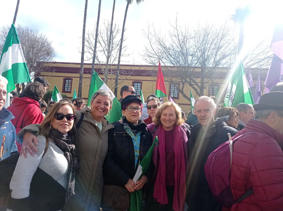 Maribel_Alh's tweet photo. Hoy #28Febrero seguimos pisando las calles, gritando derechos y defendiendo nuestros Servicios Públicos, ante la piratería del PP que desde las Instituciones hacen política para los suyos, llenándoles los bolsillos, olvidándose de la ciudadanía y de sus necesidades💜 https://t.co/VsbiEik6Qv
