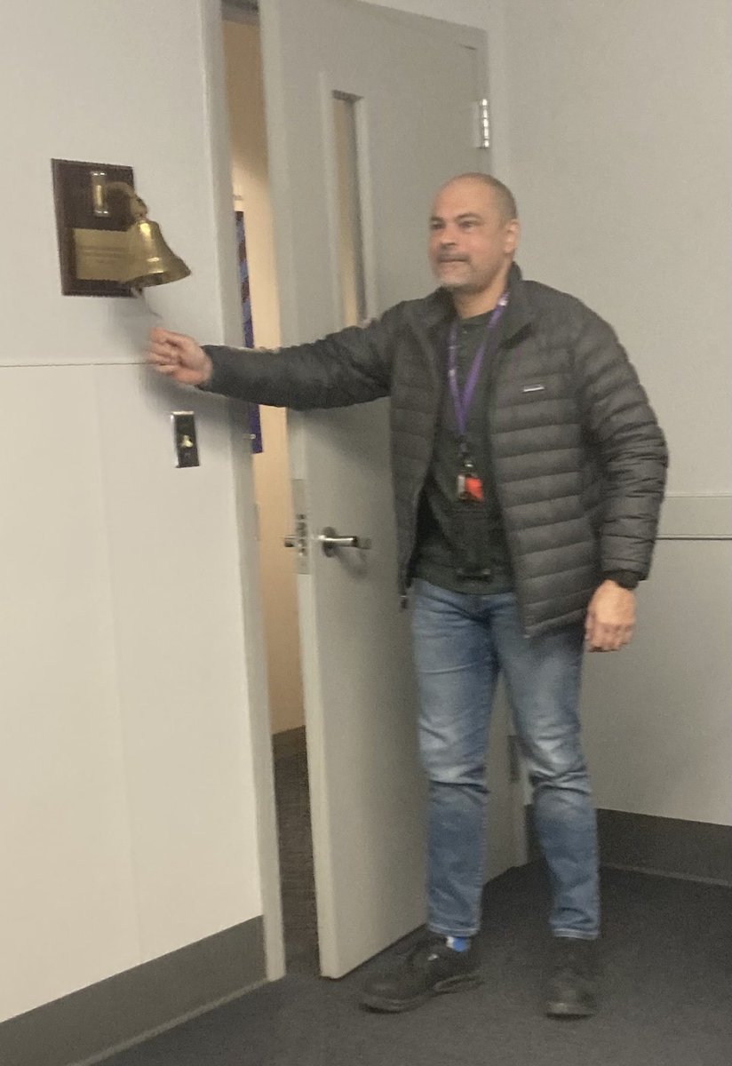 DEN recognizes and celebrates a zero injury day (2/27) as a HUB. Ringing the STAR bell will now be a target for the station for injury free days. ⁦⁦@MattatUnited⁩ ⁦⁦@jonathangooda⁩ ⁦JohnK_UA⁩ ⁦@kennyjets67⁩ ⁦@MikeHannaUAL⁩ ⁦@AOSafetyUAL⁩