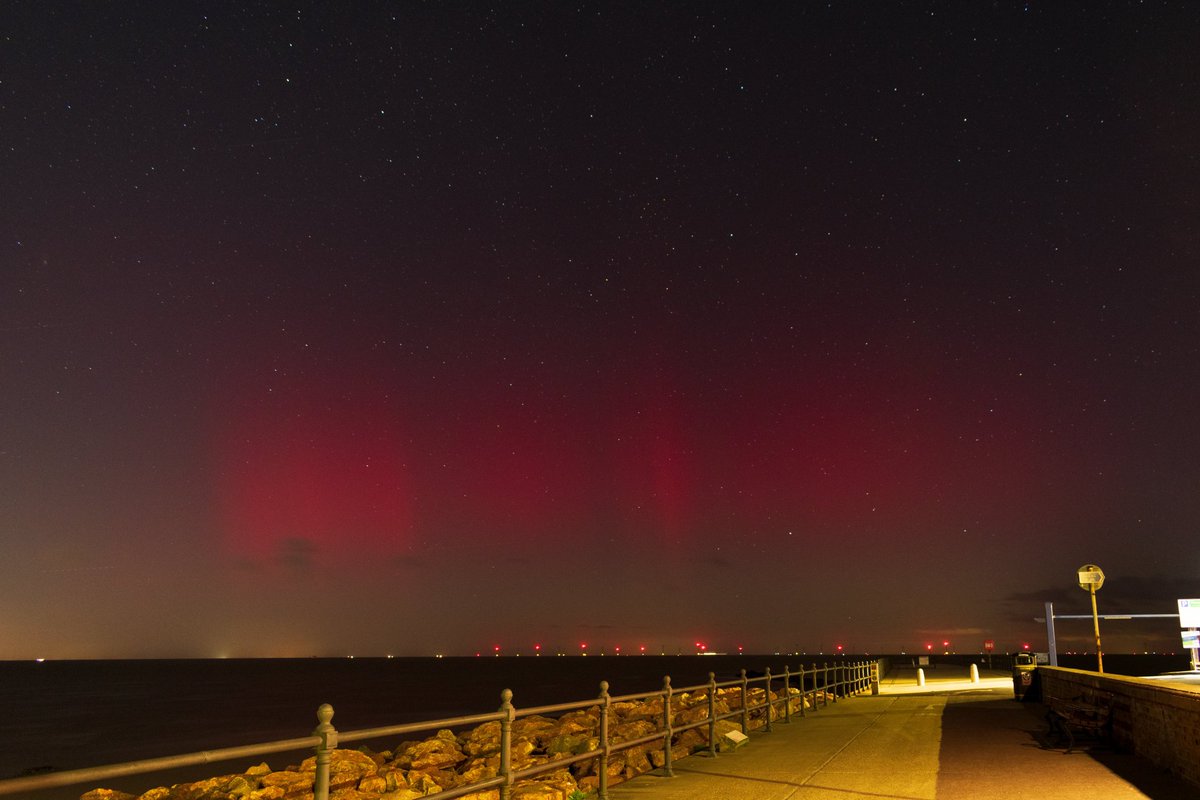 We would like to congratulate all members of the UK Wx Community that captured a very rare sight of the northern lights on Sunday evening as far south as southern England.

Some of our favourite photos below from; @Official_WXUK @BhamWx @Jacksweatherch1 & @MetJam_