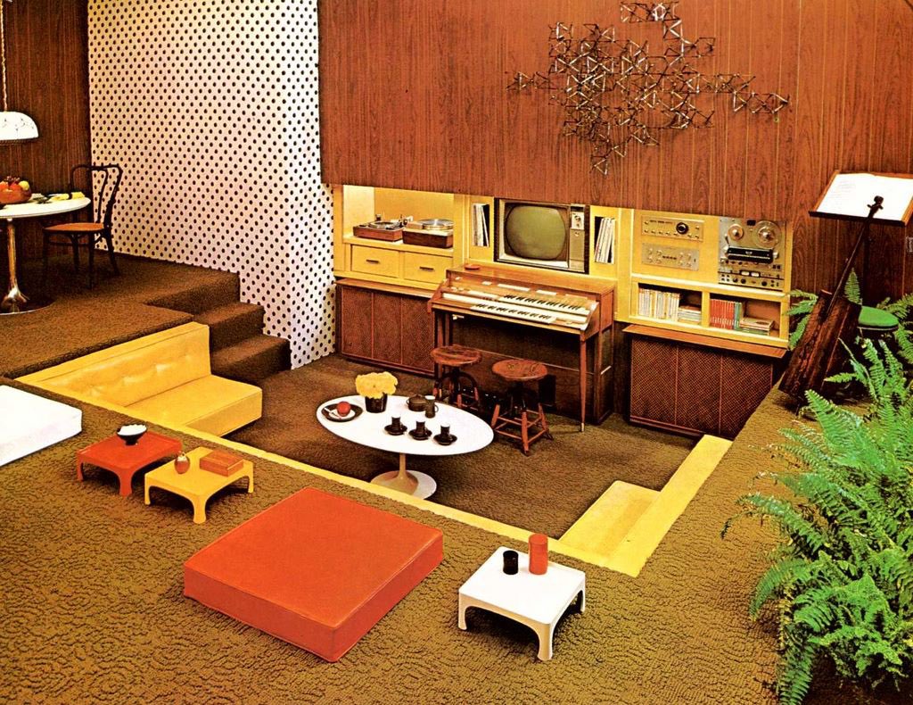 IsiahMagsino's tweet photo. I love the conversation pit. It’s an architectural style (1950s-1970s) that catered to (obviously) having conversations with guests. This style moved out of fashion as a result of a societal shift when living rooms became less of a place to chat, and more to watch TV. https://t.co/mUdEvvucrE