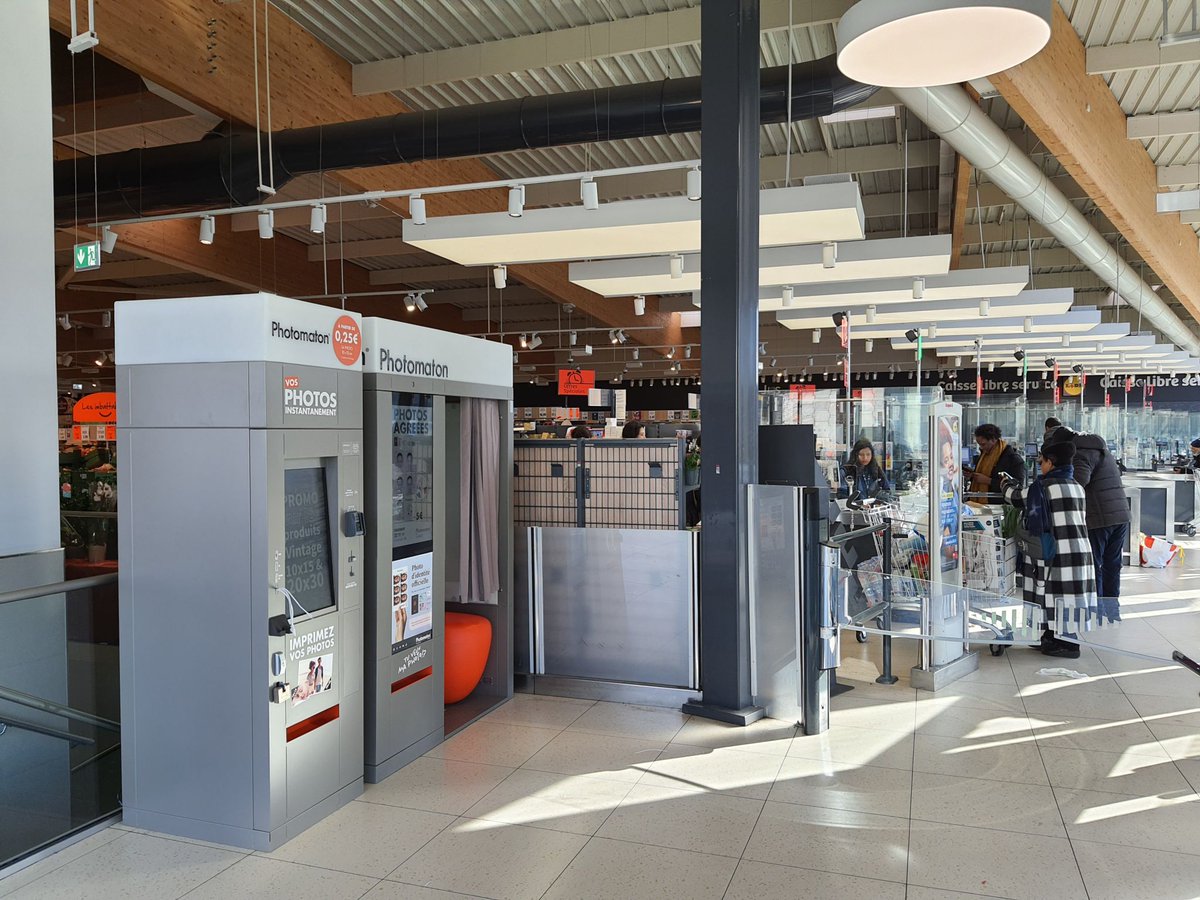Après les cabines Photomaton, ce sont des bornes d'impression photo que nous installons dans les magasins <a href="/lidlfrance/">Lidl France</a> à #Aubervilliers.

Merci à <a href="/lidlfrance/">Lidl France</a> pour sa confiance. 

#serviceclient