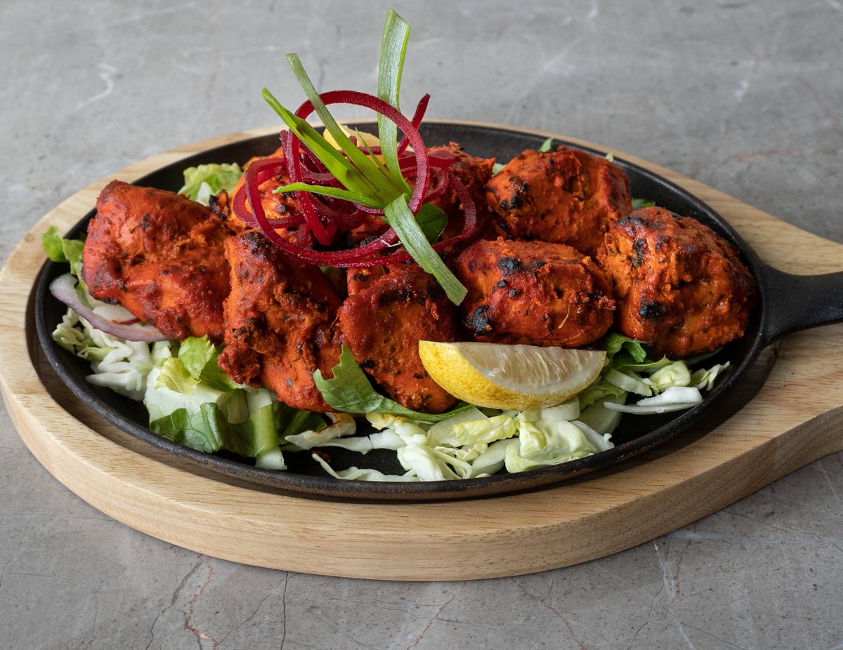 MyTarkib's tweet photo. El pollo tandoori es un plato clásico indio que es amado por personas de todo el mundo. Marinado en una mezcla de yogur y especias, y luego cocido en un tandoor (un horno de arcilla tradicional indio), es un must-try para cualquier amante de la comida sabrosa.
#tandoori #pollo https://t.co/6wHJ8UuwOW
