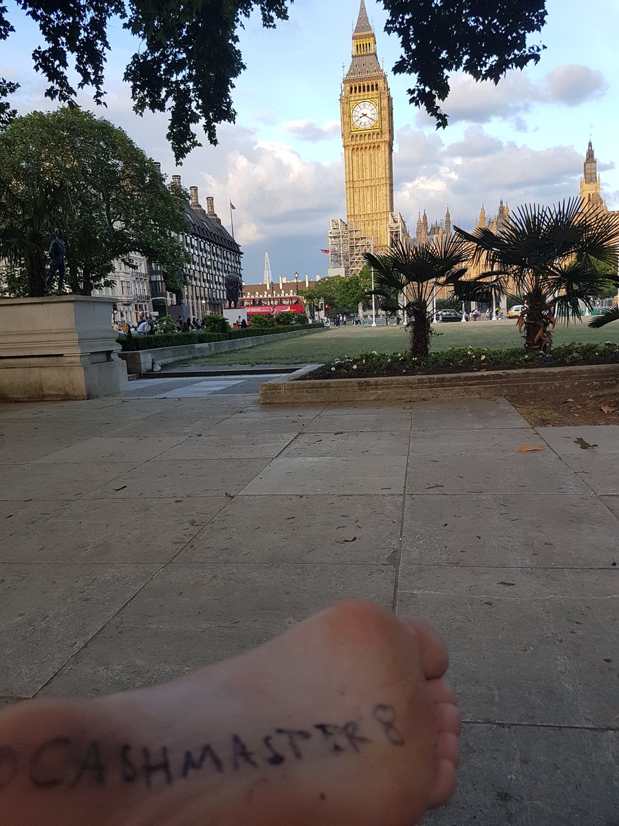 Write my name on you. 
Show me. 
#findom #gayfindom #Hypnosis #footslave #footfetish #shoefetish #businessman #fetish #Londongay #gaylondon