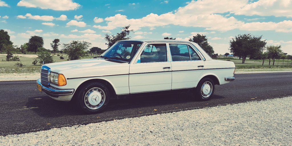 Someone asked what I drive and I said a W123. 
#W123
#ClassicMercedes
#Oldies
#SundayBrunch