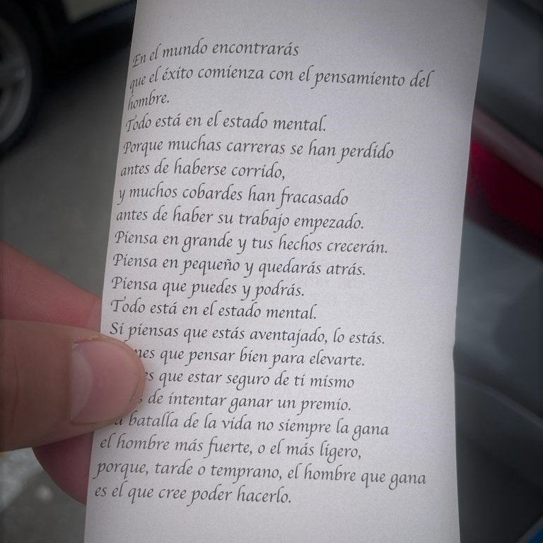 astursalud's tweet photo. 📸La Sociedad Económica de Amigos del País de Avilés y Comarca han entregado al gerente del #AreaIII @DIOSDELVALLE dípticos con versos de Pedro Salinas y Christian Bernard para acompañar a los pacientes ingresados en Hospital Universitario San Agustín el próximo #21M
📍Avilés https://t.co/tj9rEr79M0