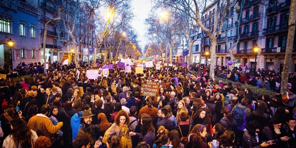 Investigadores i polítiques analitzen les llums i ombres de la Llei d'Igualtat de dones i homes en un documental produït a la #URV. 
L'estrena és aquest dijous a les 17 h al campus Catalunya. #8M2023 
diaridigital.urv.cat/investigadores…