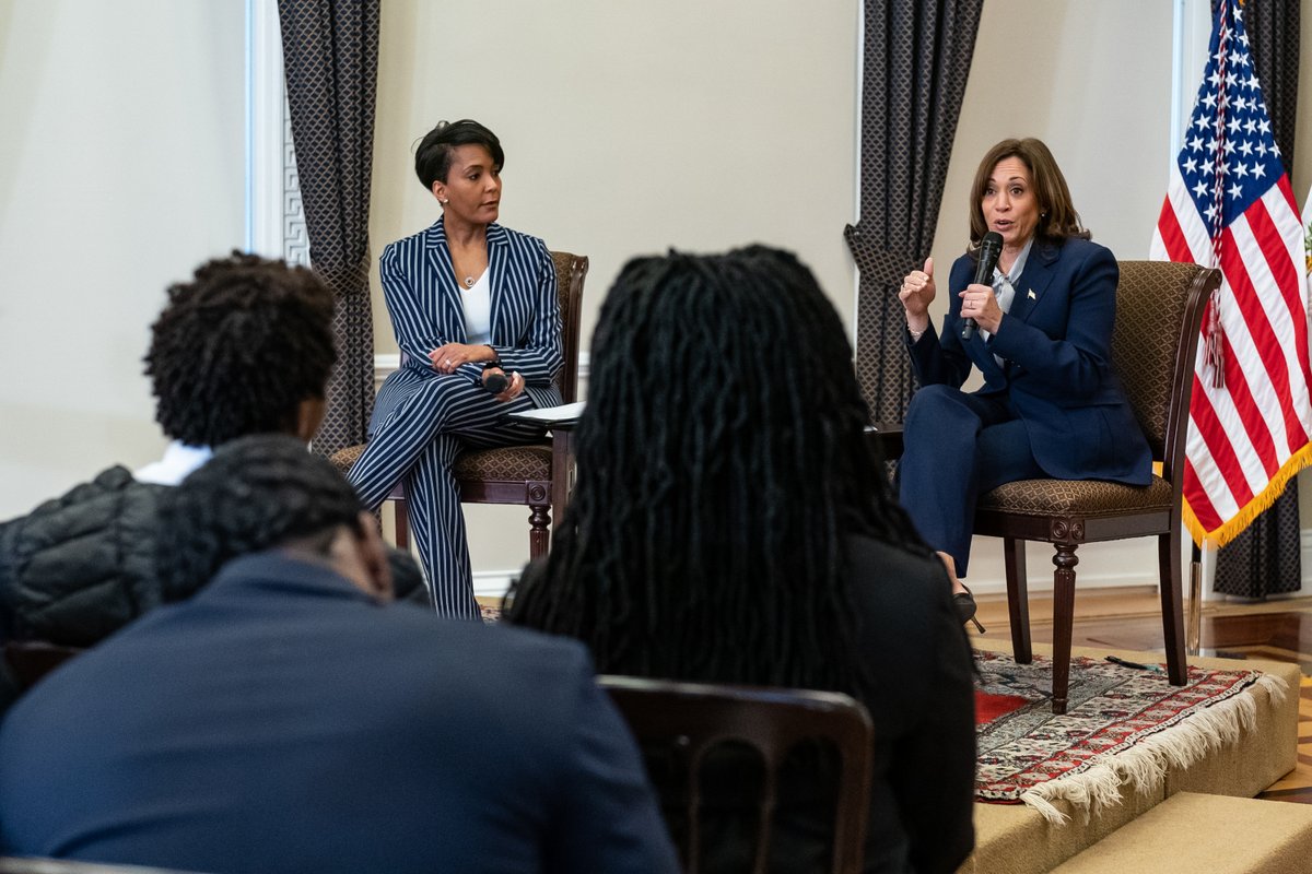 NCATCAHSS's tweet photo. Let's congratulate Melvin Harris on his recent visit to Washington, D.C. as he represented #NCAT during an exclusive White House Briefing with Vice President Kamala Harris and Keisha Lance Bottoms! AGGIE PRIDE! #NCATCAHSS #aggiesdo https://t.co/iMzSFLqUEy