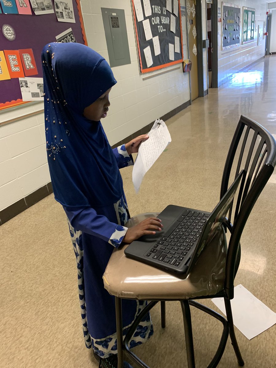 brittBell04's tweet photo. @MLEmustangs 4th graders are publishing their persuasive speeches on being a loyalist or patriot during the American πΊπΈ Revolution! #MLElevelup #effectivecommunicator #jcpsbackpackofskills @ELeducation https://t.co/aN5WOzVRlM