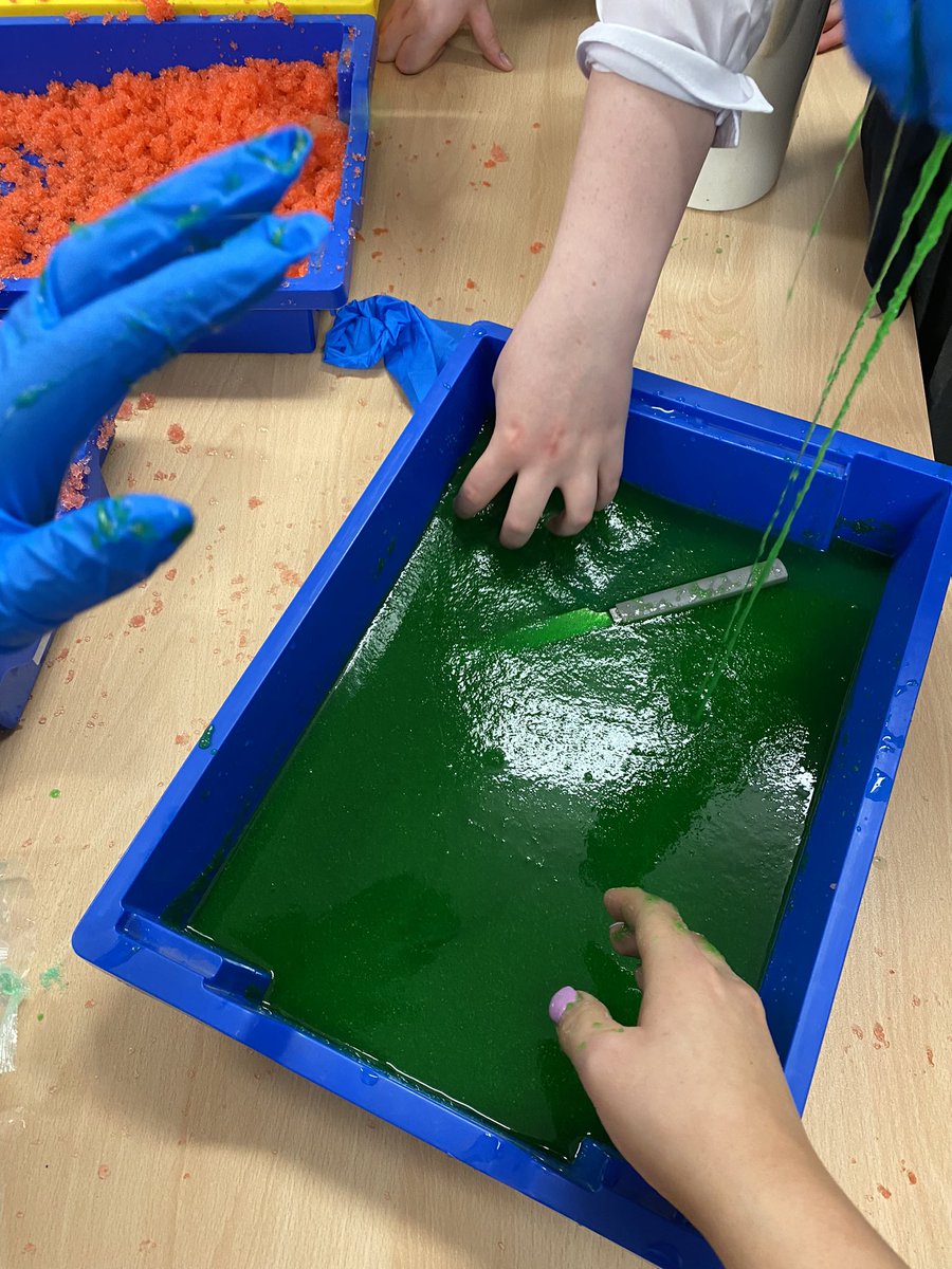 missdaveyy's tweet image. Busy day in the Haven today!

We have been:
⭐️ continuing our focus on the sensory system by exploring different textures and how they feel, smell and sound. 
⭐️ sanding down the wood for our sensory busy boards
⭐️ practicing our sewing skills

#sensorysystem #REACH #finemotor