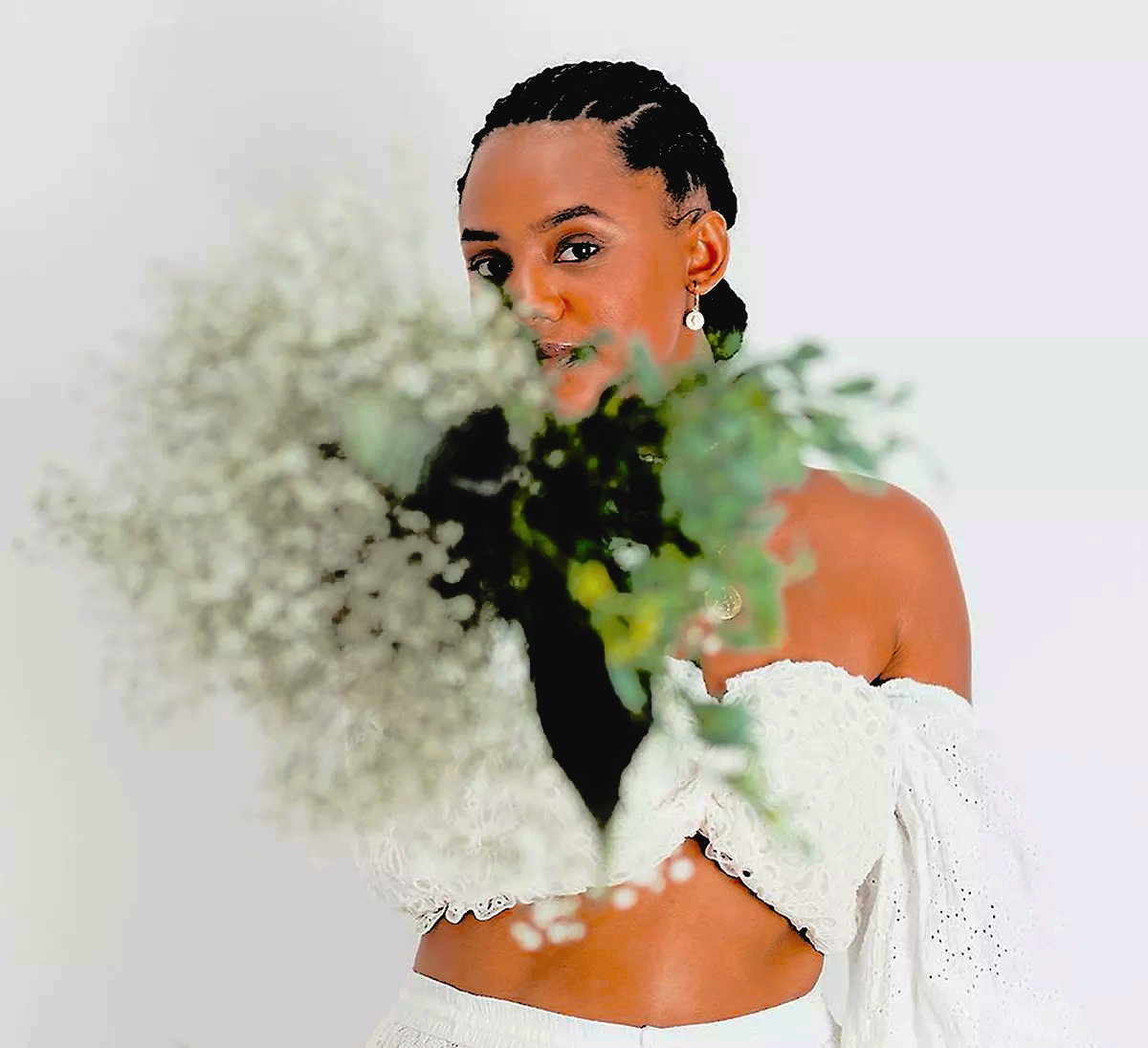 ᅟᅟ
ᅟᅟ
𝐩͟𝐨͟𝐧͟𝐭͟𝐨͟ 𝐝͟𝐞͟ 𝐯͟𝐢͟𝐬͟𝐭͟𝐚͟.:
Esposa troféu, ex-namorada louca, primeiro amor, namorada ciumenta ou destruidora de lares?
ᅟᅟ