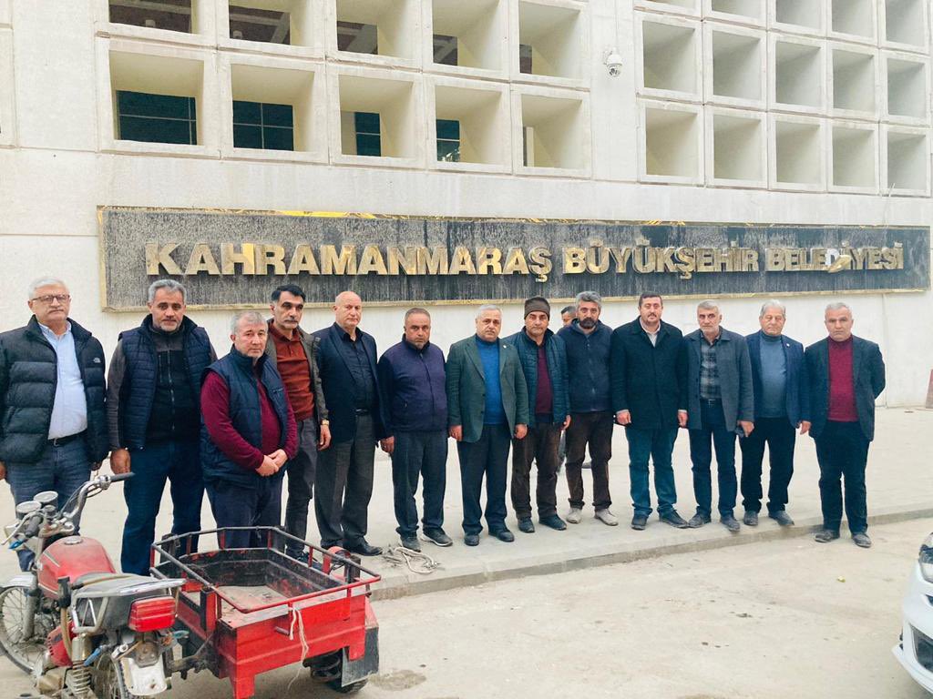 Spor tribünlerinde başlayan dozunu arttırarak tarafsız spor camiasını bu işin içine dahil ederek ihanet edenler bu milletin gerçek vatansever evlatları değildir. Bu ihaneti organize edenler bilmelidir ki bu acılı, zorlu günleri fırsat bilerek büyük insanlık zaafı içerisindedir.