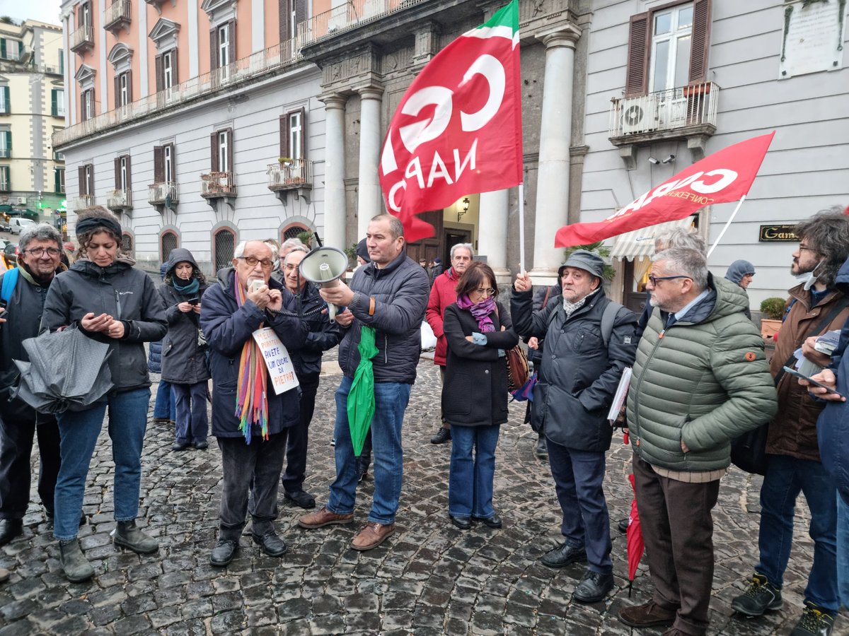 CgilCampania's tweet photo. 🟥 Non si deve morire in mare, ma partire per cercare condizioni di vita migliori non è un gesto irresponsabile, come ha detto il ministro Piantedosi.

Da Napoli oggi pomeriggio arriva un messaggio chiaro e forte: "Basta stragi in mare!"

#welcomerefugees #bastastragi https://t.co/C7SlqnidJK