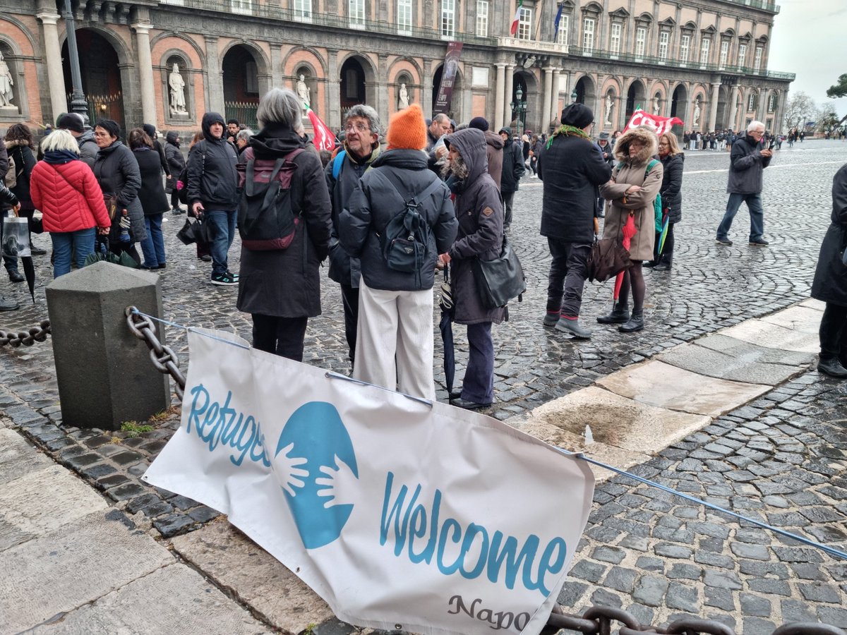 CgilCampania's tweet photo. 🟥 Non si deve morire in mare, ma partire per cercare condizioni di vita migliori non è un gesto irresponsabile, come ha detto il ministro Piantedosi.

Da Napoli oggi pomeriggio arriva un messaggio chiaro e forte: "Basta stragi in mare!"

#welcomerefugees #bastastragi https://t.co/C7SlqnidJK