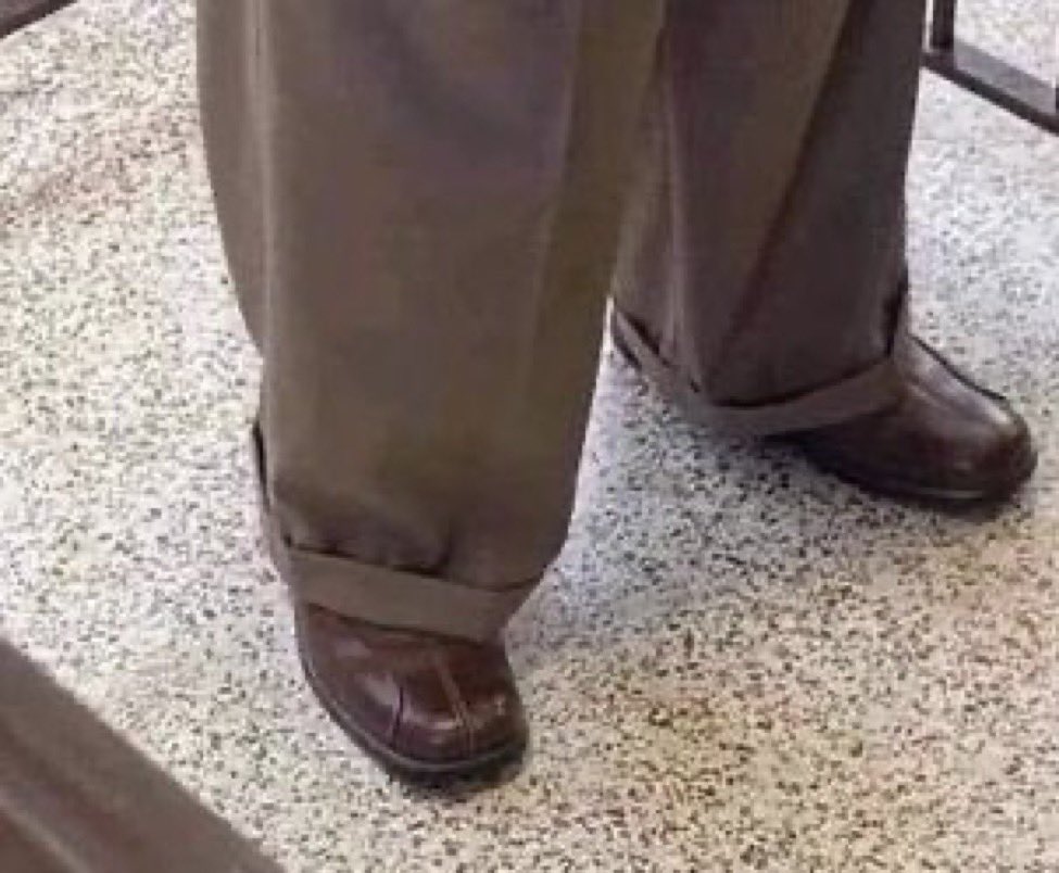 if yo lawyer’s pants Iook Iike this ur goin to jail