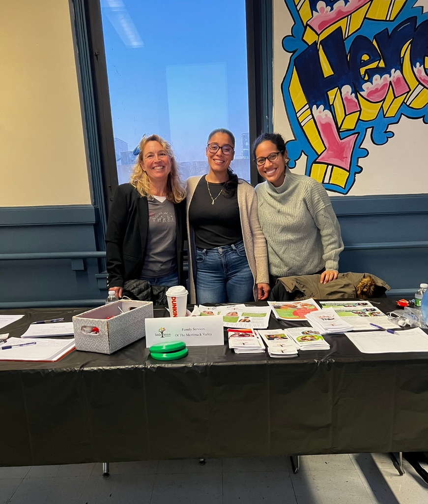 FamServicesMV's tweet photo. Earlier this month, members of our Youth Parenting Programs—YEP and YPS—attended Provider's Night at the School for Exceptional Studies. Our staff connected with parents, colleagues, and families in our community while providing them with resource information! https://t.co/Nq5fHao4Jz