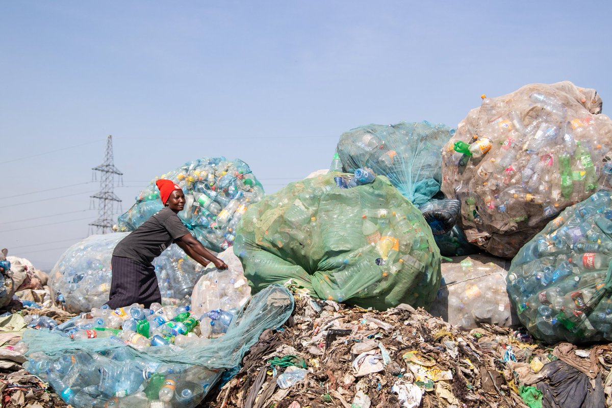 One thing that'll be meaningful in the #globalplastictreaty negotiation is how the interest of those who experience the disproportionate impact & those making a living off recycling waste like waste pickers as part of the informal economy will be integrated. #INC-1 #wastepickers