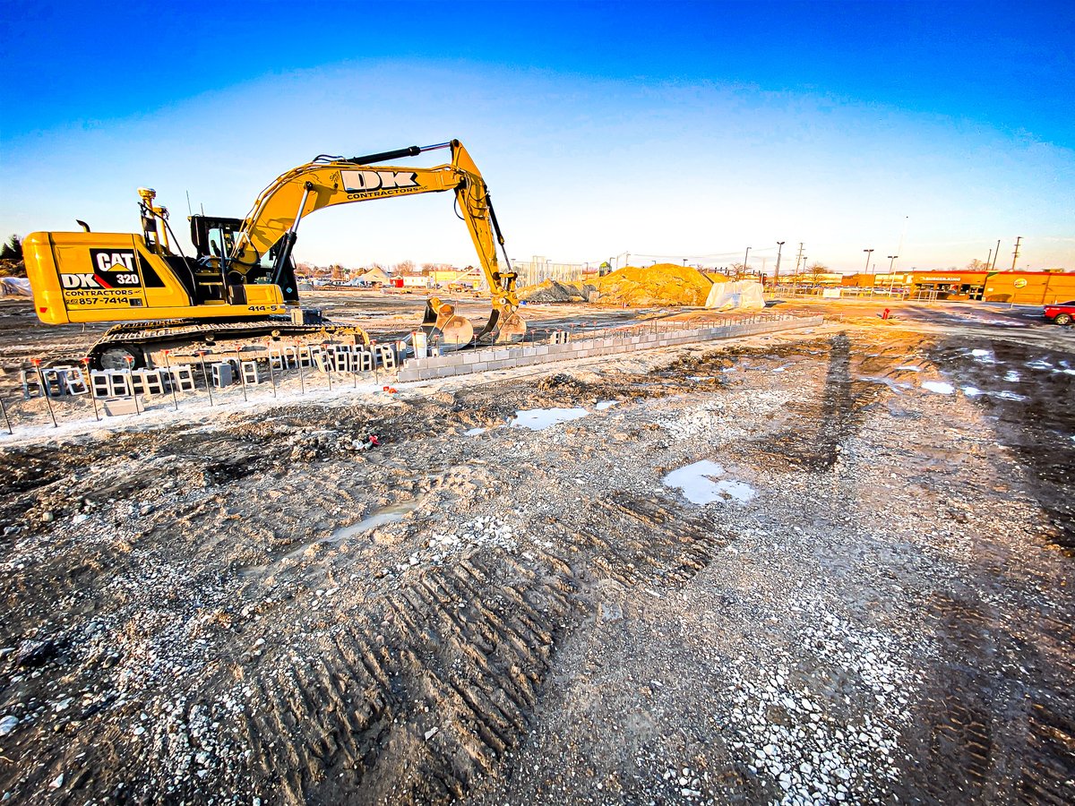 BuiltechLLC's tweet photo. @BuiltechLLC partnered with #KensingtonDevelopmentPartners on a 43,000sf #grocery #shell in #BuffaloGrove, IL. This #groundup project is being built in conjunction with #NORR. #BuildingwithBuiltech #construction #teamwork #relationships #trust #alignment #retail #nationwide https://t.co/RI23ACfISA