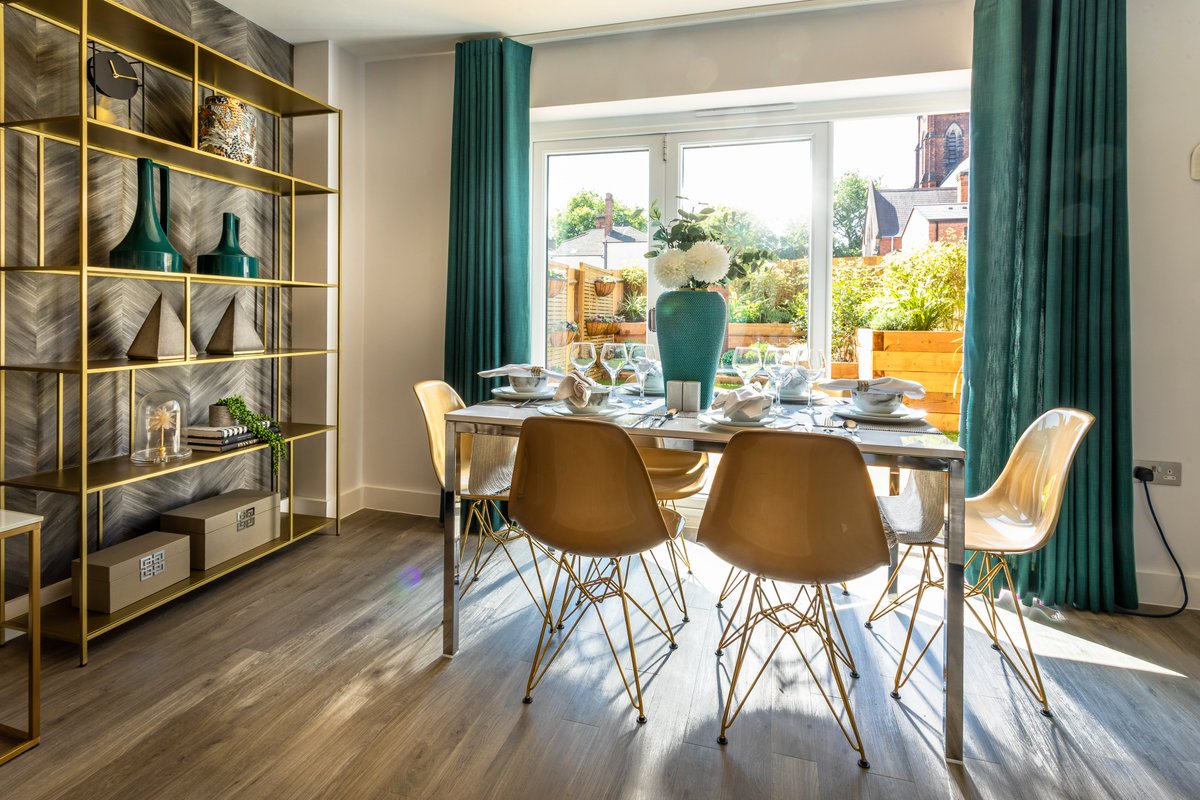 This dining area has a colour scheme perfect for each month of the year 💚 

#compendiumliving #diningarea