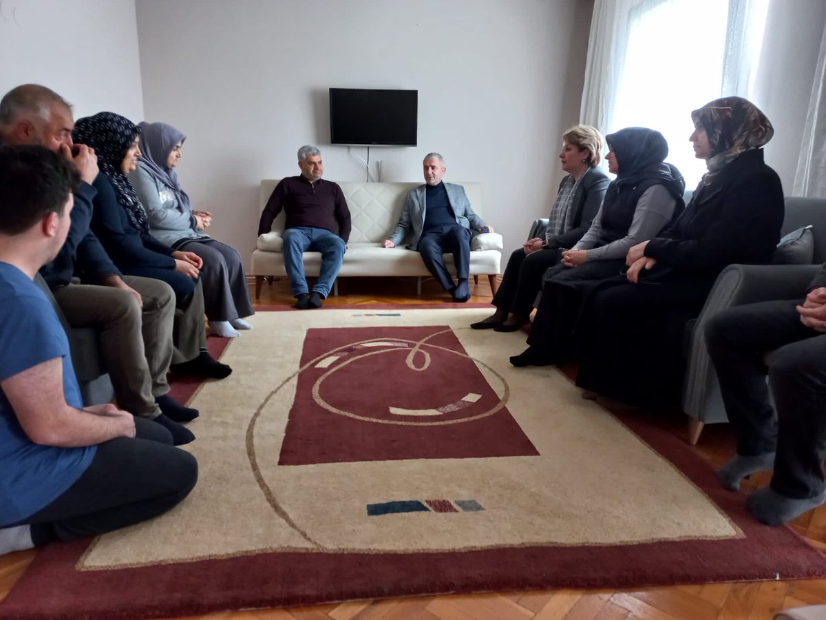 recepkayatr's tweet photo. Yüreğimiz birlikte atacak, Yaralarımızı hep beraber saracağız.  
Gebze’mizdeki misafirlerimizi yalnız bırakmayacağız her gün yanlarında olmaya devam edeceğiz. https://t.co/gTgiDIv7ku