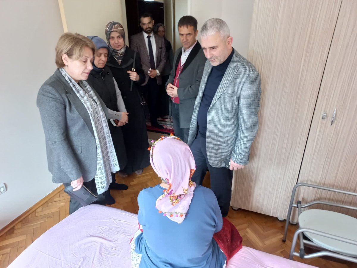 recepkayatr's tweet photo. Yüreğimiz birlikte atacak, Yaralarımızı hep beraber saracağız.  
Gebze’mizdeki misafirlerimizi yalnız bırakmayacağız her gün yanlarında olmaya devam edeceğiz. https://t.co/gTgiDIv7ku