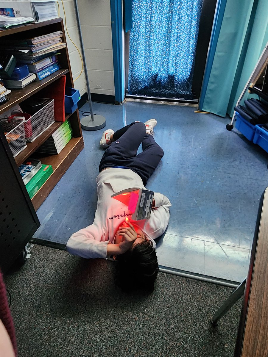 Mrs_Moore_fcps's tweet image. D.E.A.R. 5th graders flashlight reading their favorite books!  #MoESGators #ReadingForEnjoyment