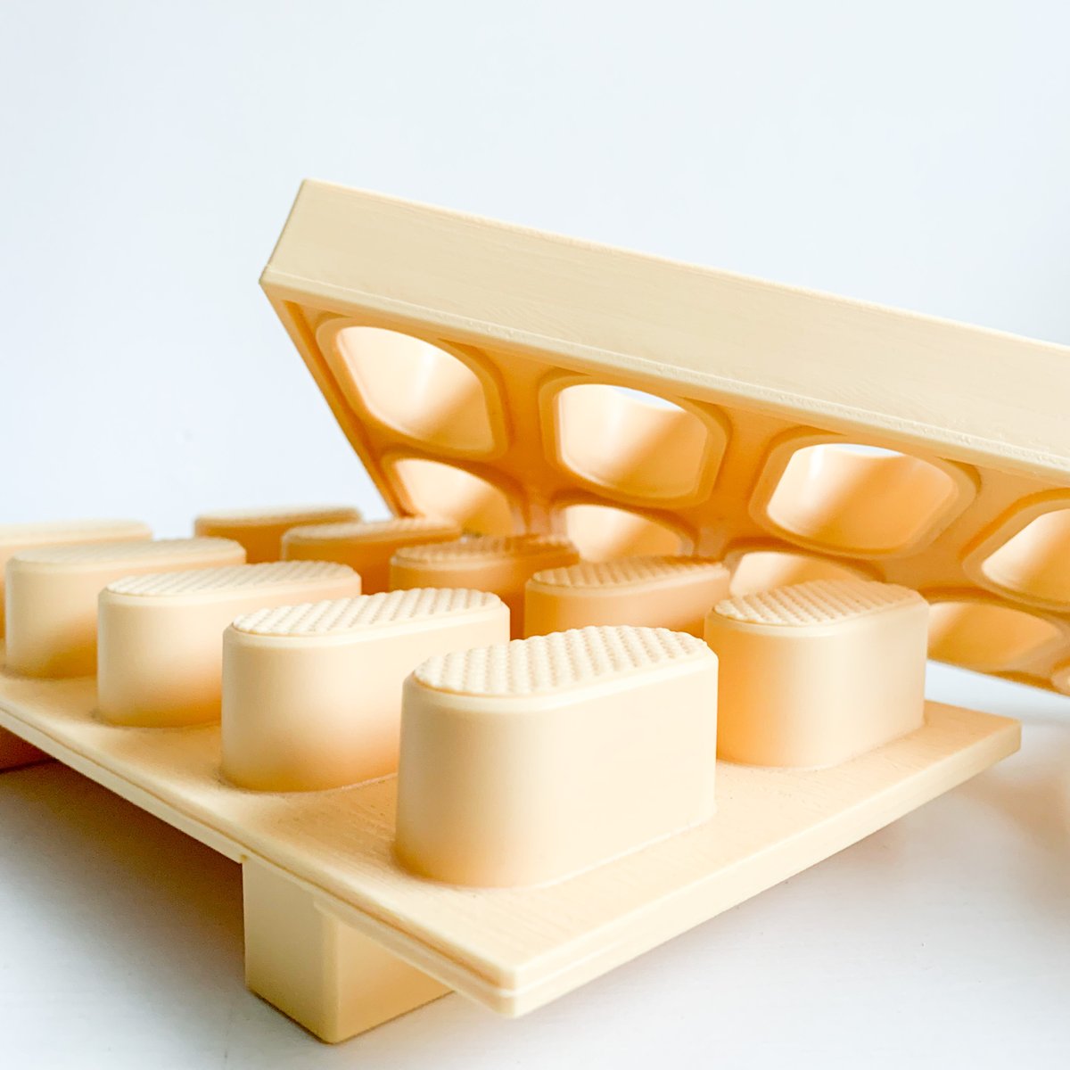 swaygallery's tweet photo. Enjoy a sushi party with this Geta-shaped sushi maker. You can be an “Itamae”, a sushi chef at home! Available in-store and online.
#swaygallery #swaygallerylondon #swaylondon #japan #london #japaninlondon #japanesefood #sushi #sushimaker #itamae #sushichef #makingsushi https://t.co/Q9Nhuh7gD8