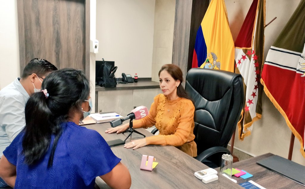 DPManabiSalud's tweet photo. #JuntosPorLaSalud A través de una visita dirigida por Cecilia Guillén, @Salud_CZ4 de @Salud_Ec los medios de comunicación constataron el ingreso de fármacos correspondientes a los 2.5 millones de dólares invertidos en medicamentos para de Manabí y Sto. Domingo de los Tsáchilas. https://t.co/GLnHxXddiF