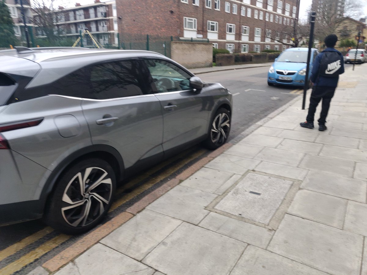 netwench's tweet photo. Blatant illegal parking outside Britannia Leisure Centre again today. Blue car blocking the dropped kerb. This isn't being addressed by enforcement. #GrillPhil @mayorofhackney what plans do you have to ensure Pitfield Street is safe for users of the centre &amp; C1 cycle commuters? https://t.co/Fu84qHxb0S