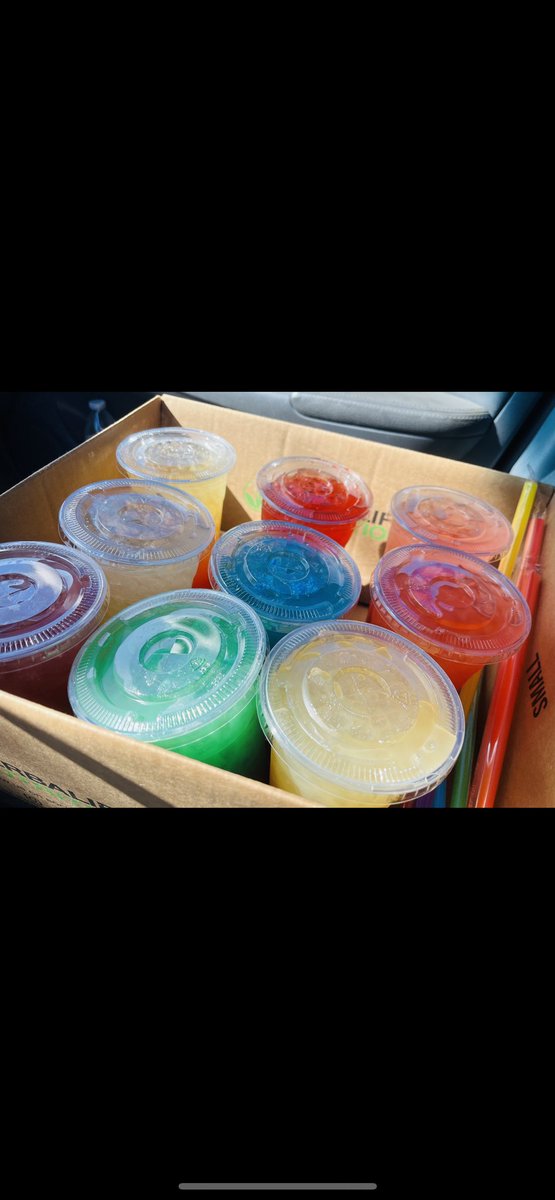 commoncorner21's tweet photo. We 🫶🏻 giving back to the community here at CCN! 

TEA Drop Tuesday coming in hot 🥵 

Can anyone guess what business we surprised today?! https://t.co/VfBqiBSyPz