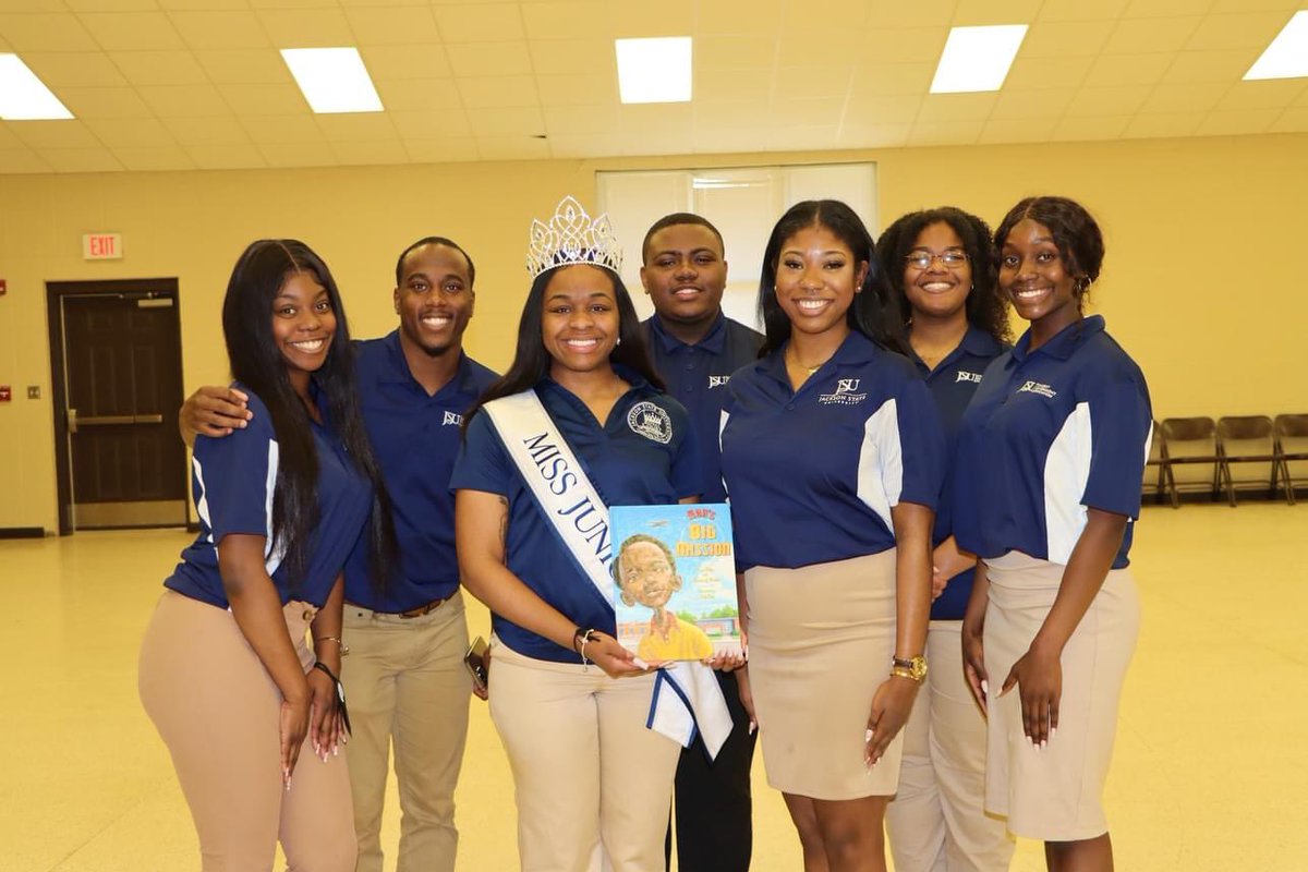 JSUSGA's tweet image. Yesterday, delegates from the 77th Administration visited 3 schools in Hattiesburg Public School District in Hattiesburg, MS. Our first stop was Grace Christian Elementary School where we read stories and discussed the importance of Black History Month with students🐅💙