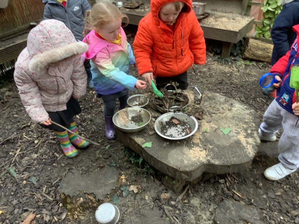 stdavidsrc2017's tweet image. Outdoor learning morning today. Lots of looking and listening  for signs of spring, planting our potatoes, flower seeds and making a lovely spring cake in the mud kitchen. Thank you @branchoutlearn #sdpsnurs #seizetheseason #springisonitsway