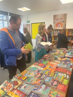 Who better to select some exciting new books to update our academy library than our staff &amp; pupils? 
Thank you <a href="/stories_sea/">Stories_ByThe_Sea</a> for providing such a wide range of fiction and non-fiction books for us to choose from &amp; thank you to our amazing PTA for their generous donation! 🤩📚