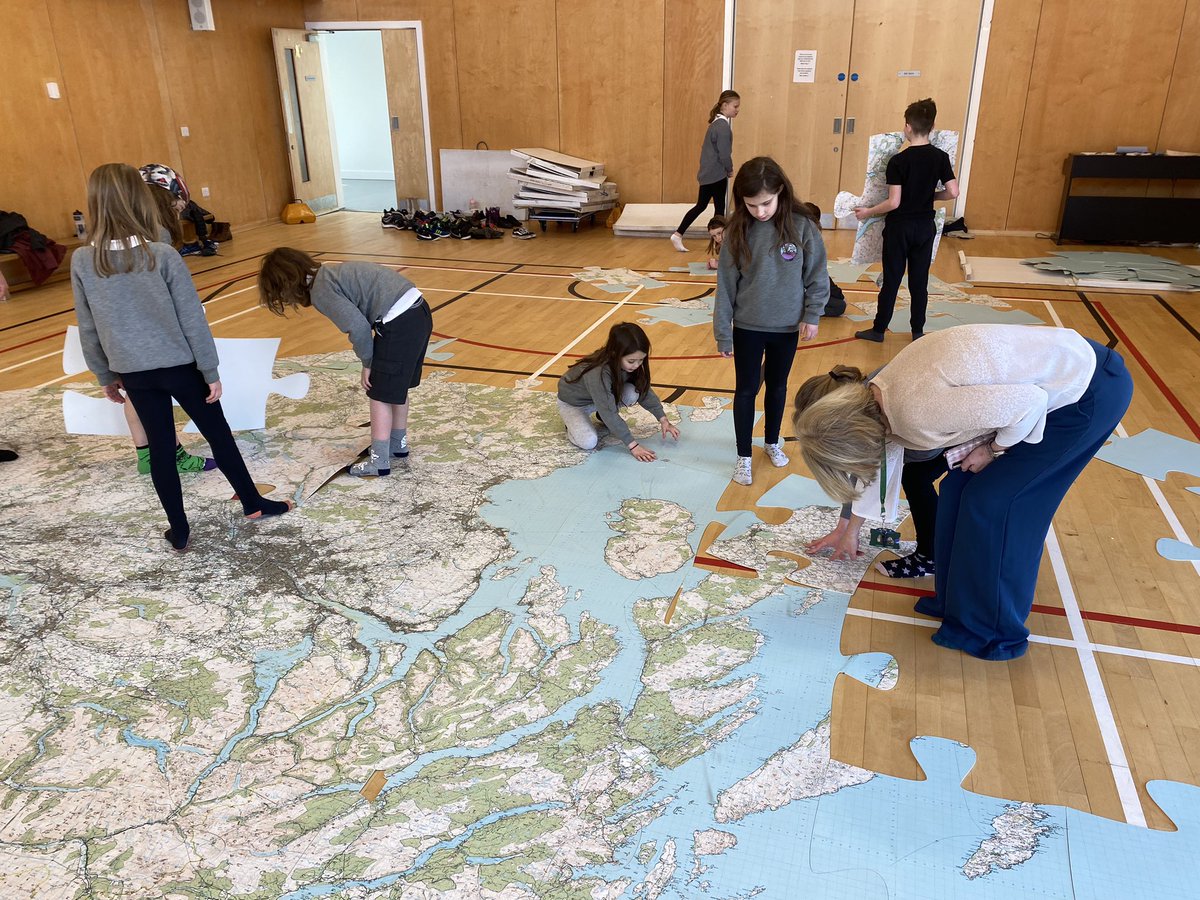 Sgoilearan <a href="/bsglochabar/">BSG Loch Abar</a> ag obair air Mapland Alba an-dè!

Rinn iad obair air leth gus am mapa a chur ri chèile, ach chan eil fios am bi muinntir Bharraigh toilichte leis an àite ùr a thug na sgoilearan dhaibh 🤔🤭🗺️