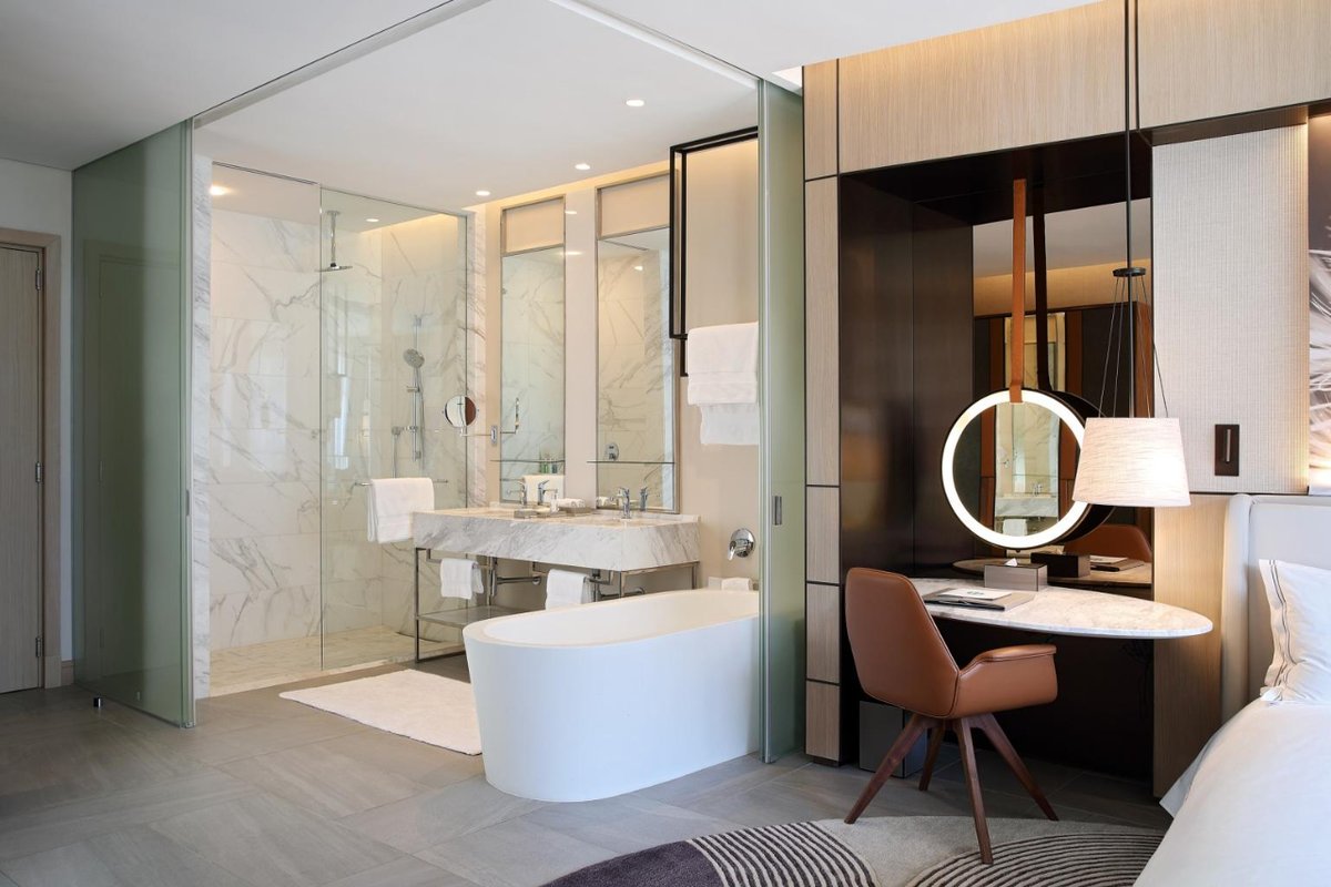 Klein Sliding Doors tweet media