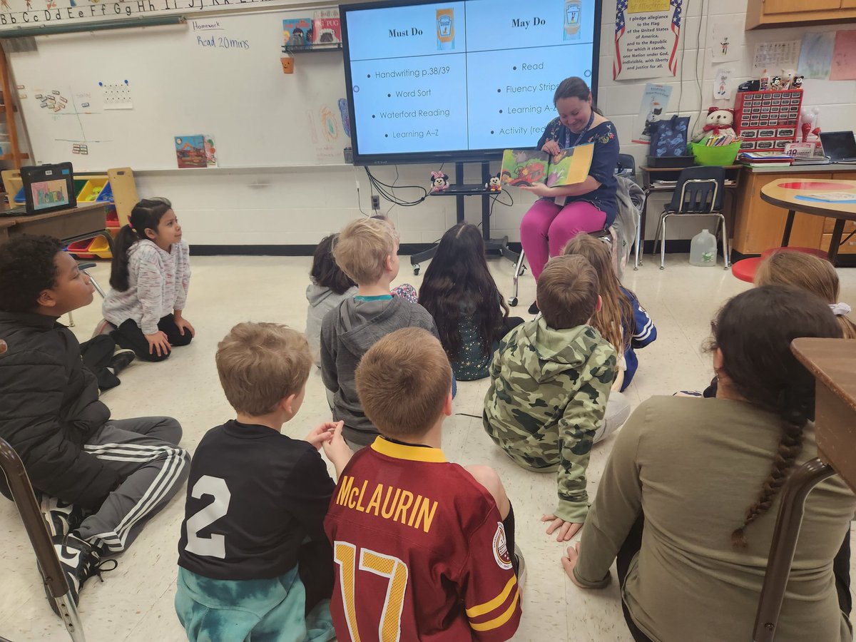 victoria_schell's tweet photo. Our first guest reader had a blast reading to kindergarten, 1st, and 2nd grade students. The students really enjoyed themselves. #fcps1 #ReadAcrossAmerica2023 #readaloud @DDiazarn @GraceMillerES1 https://t.co/PAbVQ6KCgN
