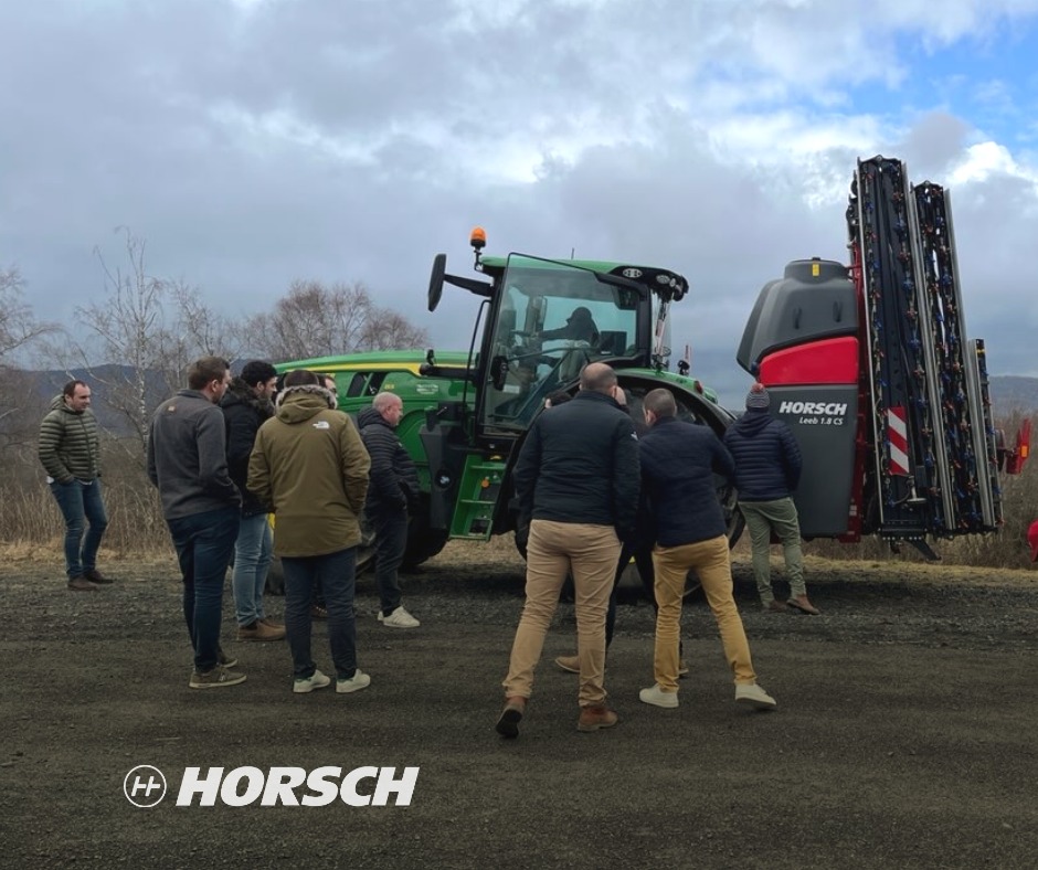 HORSCH_France's tweet photo. 🚜 #tourdefrance des #formationscommerciales se poursuit à la Lucine
👉Présentation de nos #nouveautés et rappel des #forces de la marque #horsch #horschleeb
🤝 #échanges privilégiés sur #besoins de nos #concessionnaires et les #outils qu'ils ciblent
#réseau #agroequipement https://t.co/Bbe38oO9X9