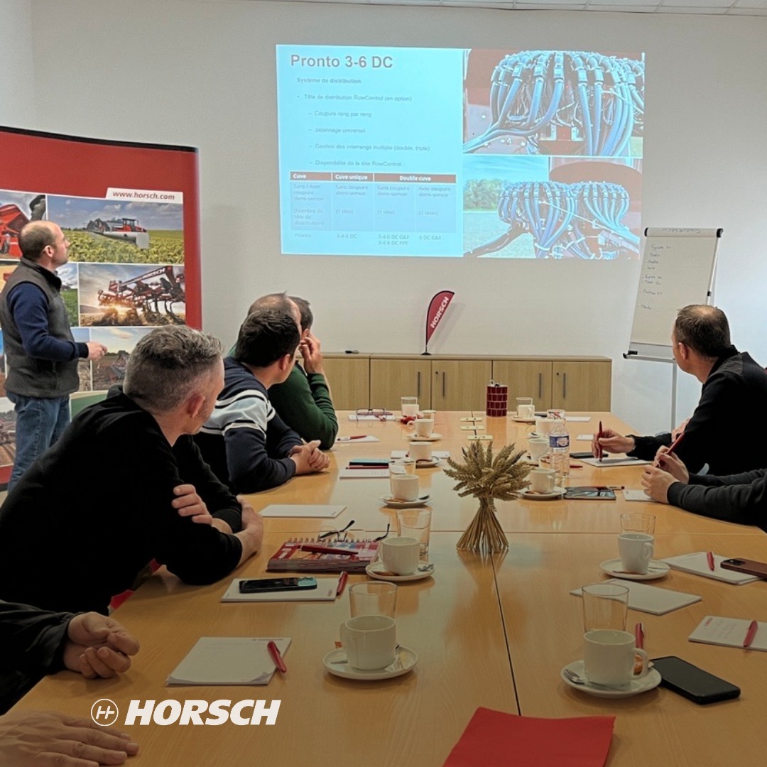HORSCH_France's tweet photo. 🚜 #tourdefrance des #formationscommerciales se poursuit à la Lucine
👉Présentation de nos #nouveautés et rappel des #forces de la marque #horsch #horschleeb
🤝 #échanges privilégiés sur #besoins de nos #concessionnaires et les #outils qu'ils ciblent
#réseau #agroequipement https://t.co/Bbe38oO9X9