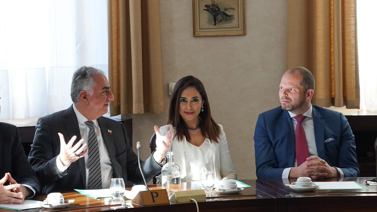 FranckenTheo's tweet photo. ‘The Iranian people have enough of the religious dictatorship of the ayatollahs. Change is coming. The democratic and secular forces of Iran will prevail.’ @PahlaviReza https://t.co/AkBAJouhKh